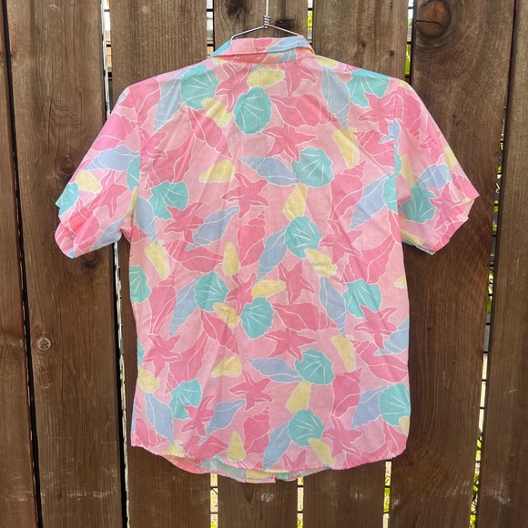 CLASSIC FASHIONS | Vintage Women’s Button Down Shirt - Picture 2 of 4